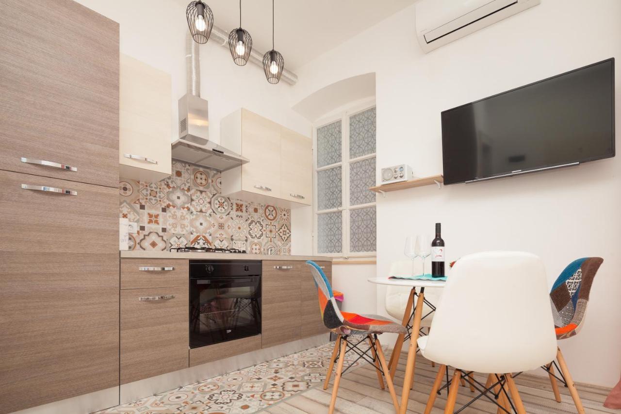 Main Square Apartment Pula Exterior photo